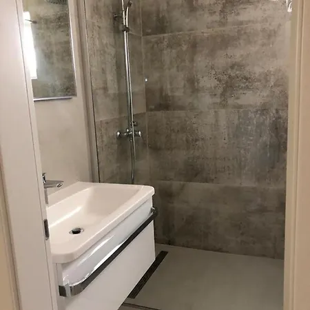Breakaway Apartment *