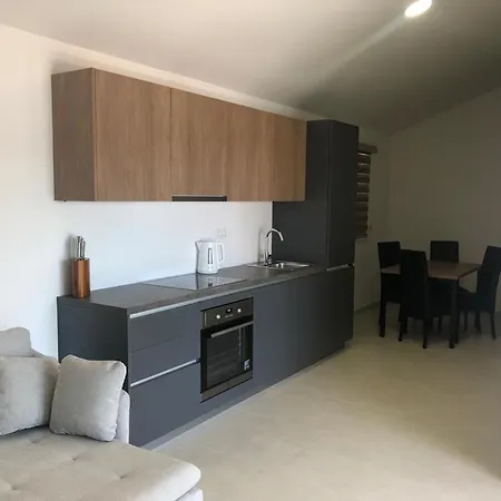 Apartment Breakaway Apartment *